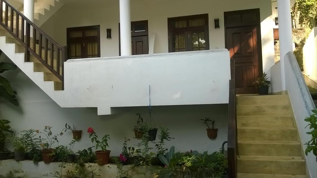 Sleepy Head Guesthouse Унаватуна Экстерьер фото