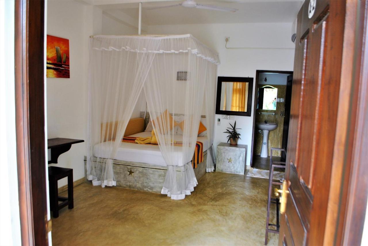 Sleepy Head Guesthouse Унаватуна Экстерьер фото