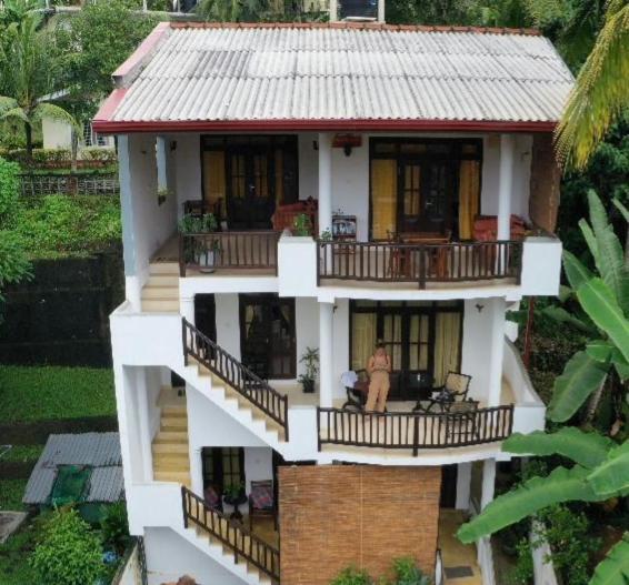 Sleepy Head Guesthouse Унаватуна Экстерьер фото